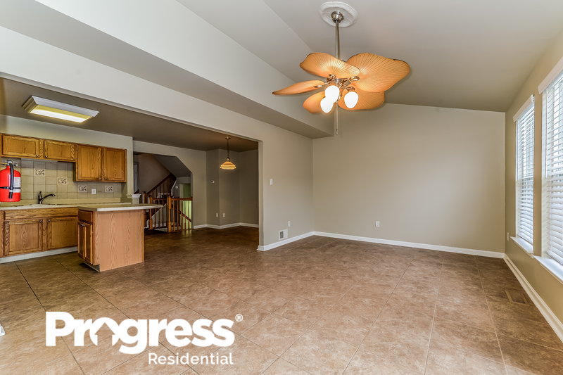 0/Mo, 167 Plymouth Dr Deptford, NJ 08096 familyroom View