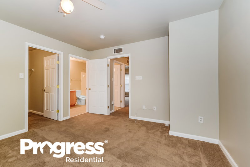 0/Mo, 167 Plymouth Dr Deptford, NJ 08096 masterbedroom View