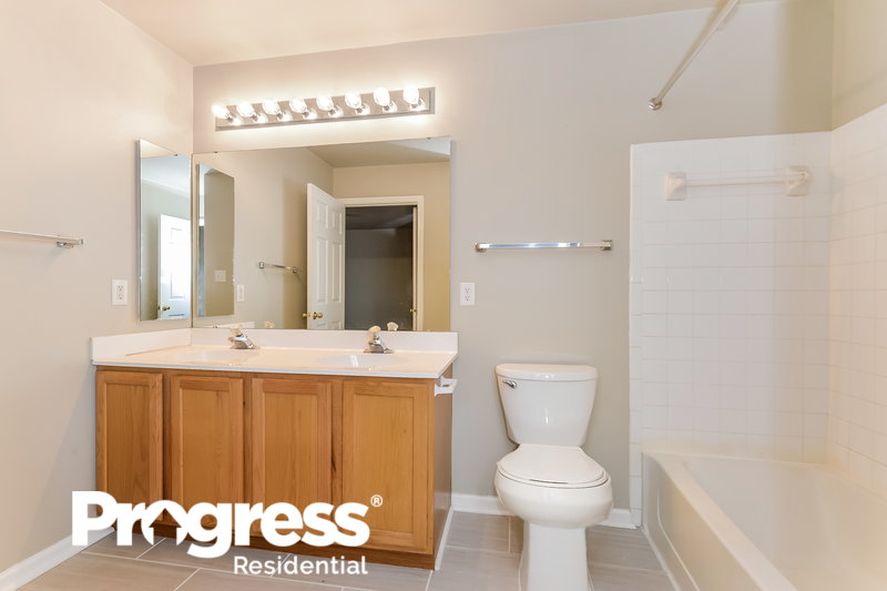0/Mo, 167 Plymouth Dr Deptford, NJ 08096 masterbathroom View