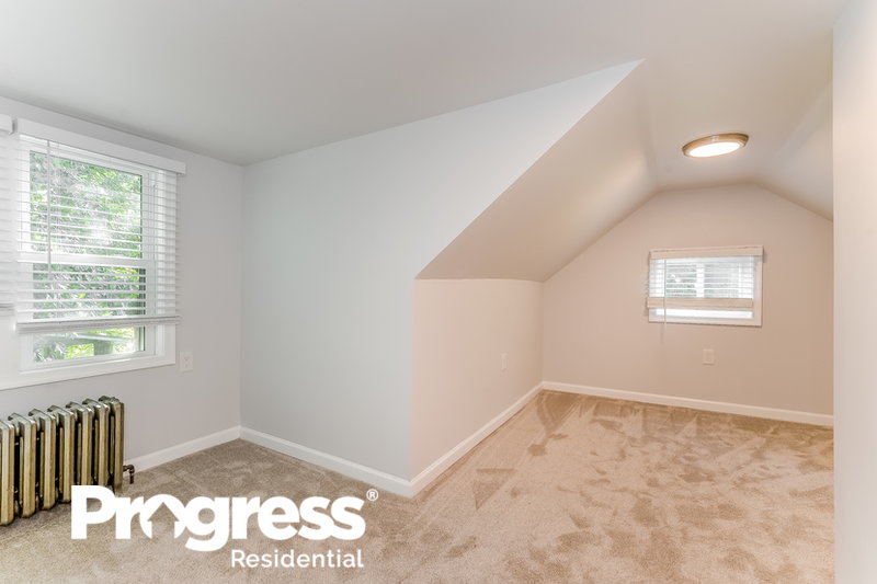 0/Mo, 725 E LINDEN AVE Lindenwold, NJ 08021 photomasterbedroom View