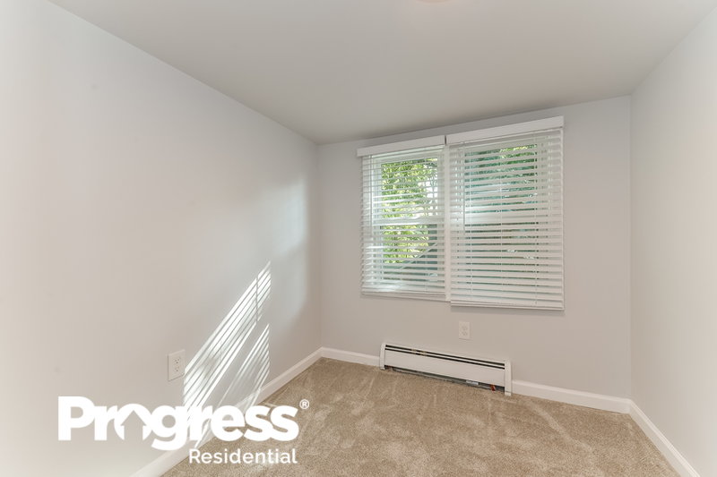 0/Mo, 725 E LINDEN AVE Lindenwold, NJ 08021 photobedroom View 2
