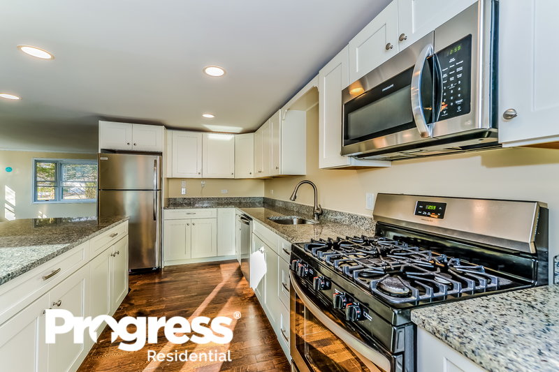 0/Mo, 57 Shore Avenue Manahawkin, NJ 08050 Kitchen View 2