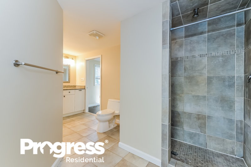 0/Mo, 57 Shore Avenue Manahawkin, NJ 08050 Master Bathroom View