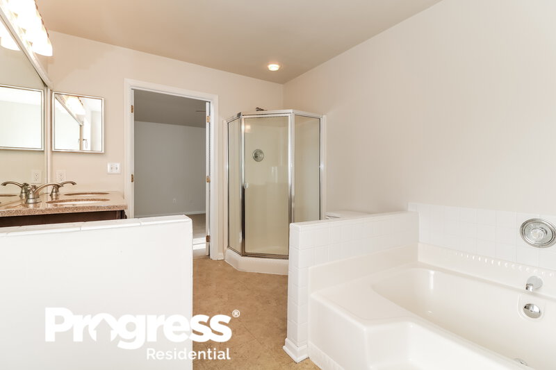 0/Mo, 29 Flemish Way Lumberton, NJ 08048 Master Bathroom View