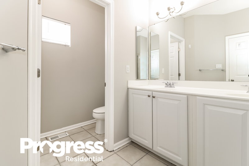 0/Mo, 122 HEARTHSTONE DR Berlin, NJ 08009 Bathroom View 2