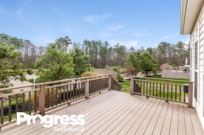 0/Mo, 122 HEARTHSTONE DR Berlin, NJ 08009 Deck View
