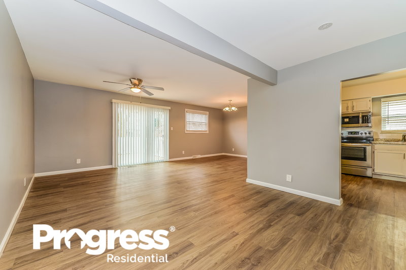 0/Mo, 3917 Burwood Avenue Pennsauken, NJ 08110 livingroom View