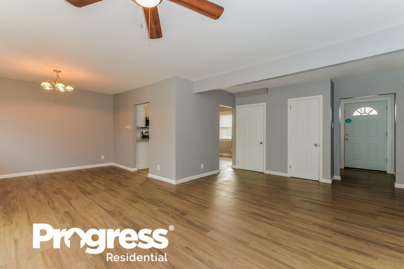 0/Mo, 3917 Burwood Avenue Pennsauken, NJ 08110 livingroom View 2
