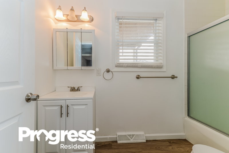 0/Mo, 3917 Burwood Avenue Pennsauken, NJ 08110 masterbathroom View