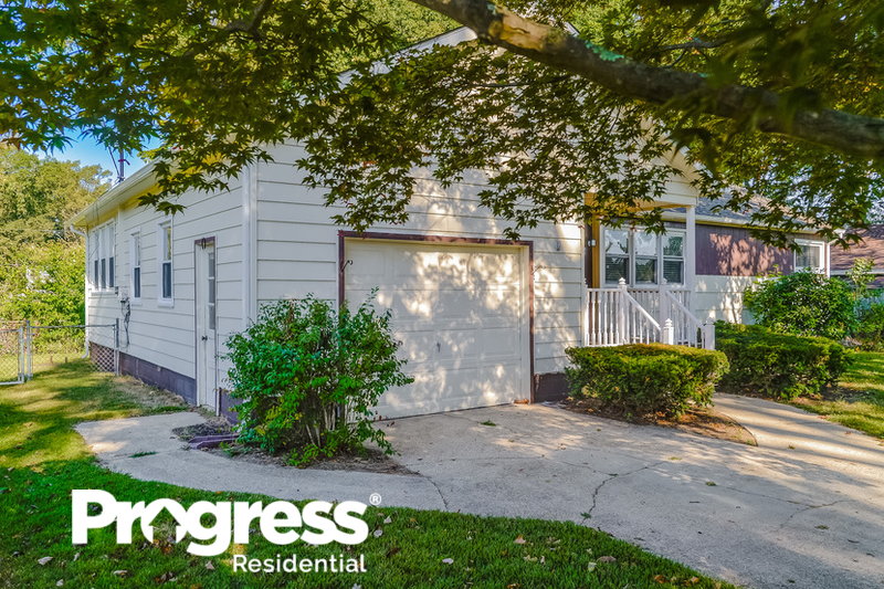 0/Mo, 102 Ginger Ave Millville, NJ 08332 frontview View