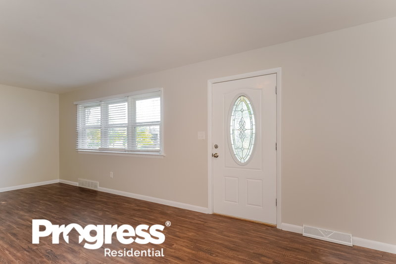 0/Mo, 102 Ginger Ave Millville, NJ 08332 livingroom View