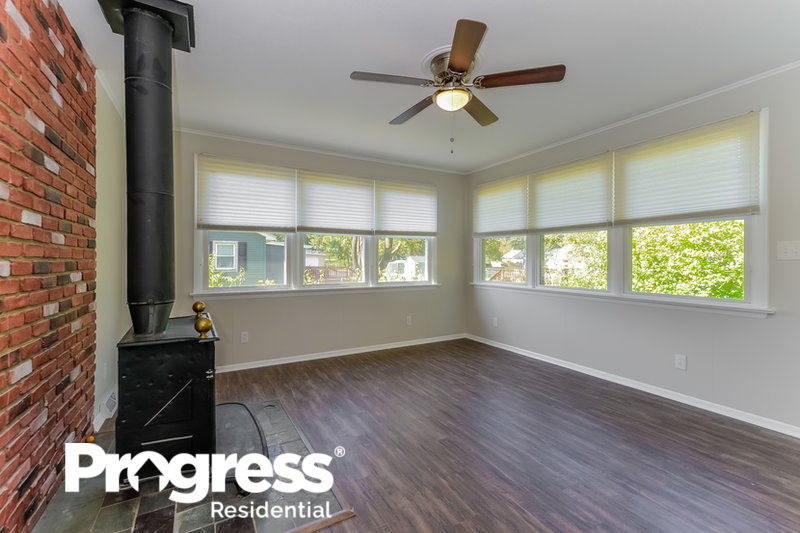 0/Mo, 102 Ginger Ave Millville, NJ 08332 familyroom View
