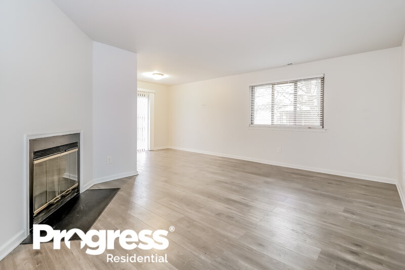 2,150/Mo, 707A Cypress Point Cir # 707A Mount Laurel, NJ 08054 Living Room View