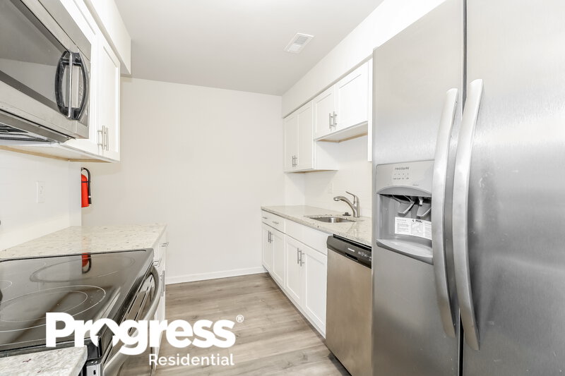 2,150/Mo, 707A Cypress Point Cir # 707A Mount Laurel, NJ 08054 Kitchen View 2