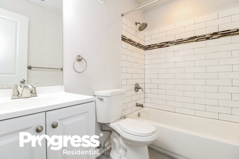2,150/Mo, 707A Cypress Point Cir # 707A Mount Laurel, NJ 08054 Master Bathroom View 2