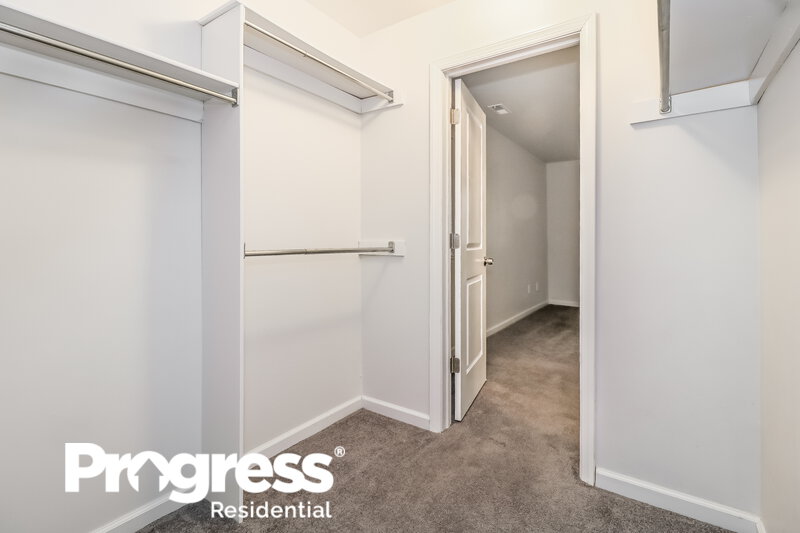 2,150/Mo, 707A Cypress Point Cir # 707A Mount Laurel, NJ 08054 Walk In Closet View