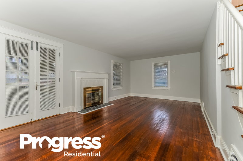 0/Mo, 26 HILLSIDE RD Mount Holly, NJ 08060 Living Room View