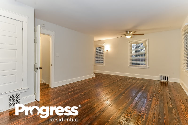 0/Mo, 26 HILLSIDE RD Mount Holly, NJ 08060 Master Bedroom View 2