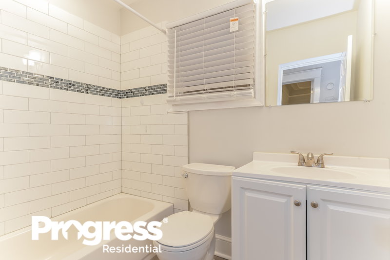 0/Mo, 26 HILLSIDE RD Mount Holly, NJ 08060 Bathroom View