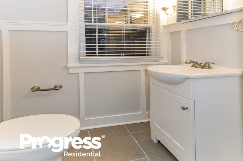 0/Mo, 26 HILLSIDE RD Mount Holly, NJ 08060 Bathroom View 2