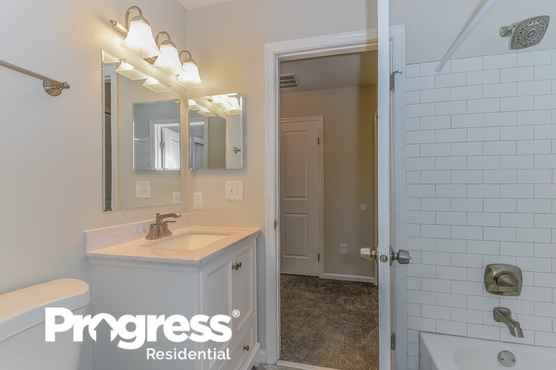 0/Mo, 196 Bartal Ct Atco, NJ 08004 masterbathroom View
