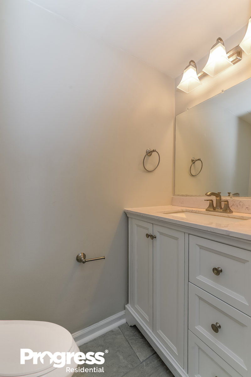 0/Mo, 196 Bartal Ct Atco, NJ 08004 bathroom View