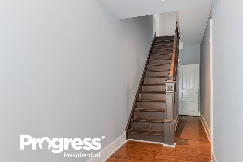 0/Mo, 19 Lees Ave Collingswood, NJ 08108 Foyer View