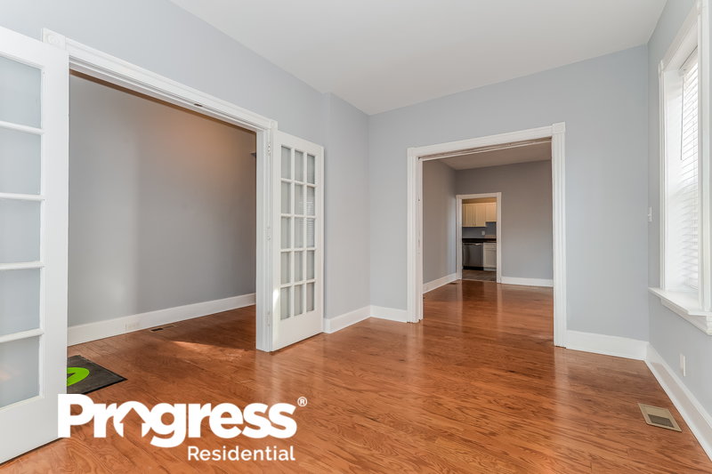 0/Mo, 19 Lees Ave Collingswood, NJ 08108 Living Room View