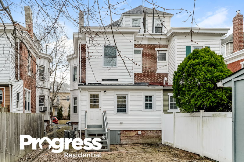 0/Mo, 19 Lees Ave Collingswood, NJ 08108 Rear View