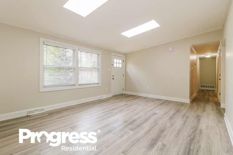 0/Mo, 825 Patterson Rd Jackson, NJ 08527 Living Room View