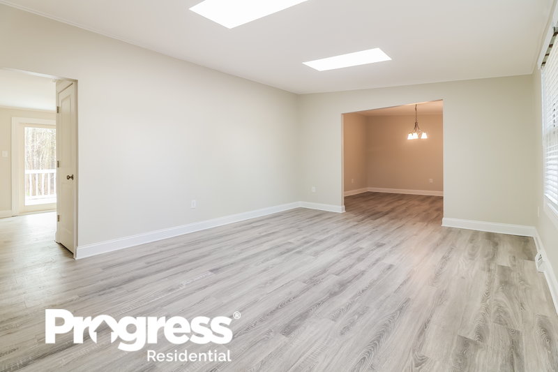 0/Mo, 825 Patterson Rd Jackson, NJ 08527 Living Room View 2