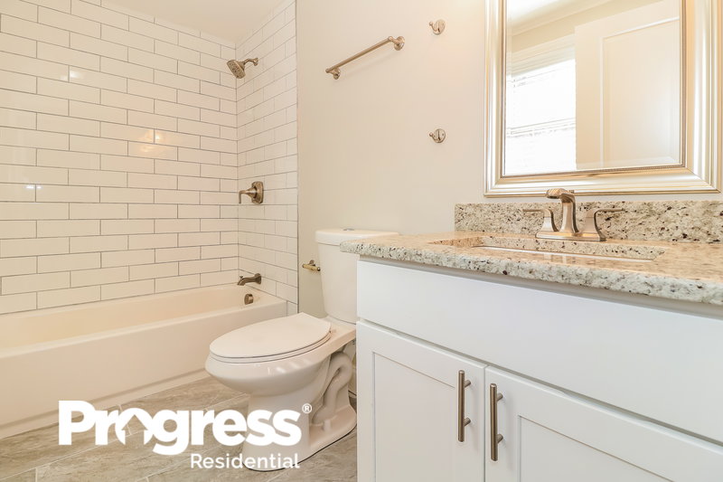 0/Mo, 825 Patterson Rd Jackson, NJ 08527 Master Bathroom View