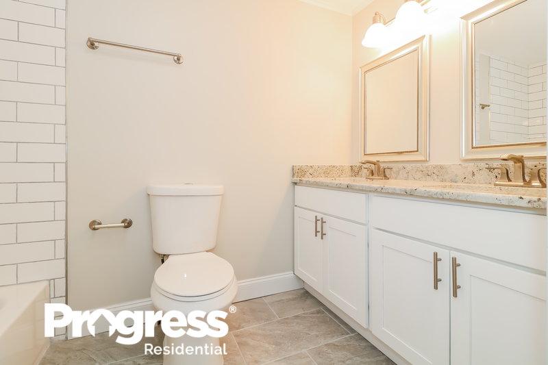 0/Mo, 825 Patterson Rd Jackson, NJ 08527 Bathroom View