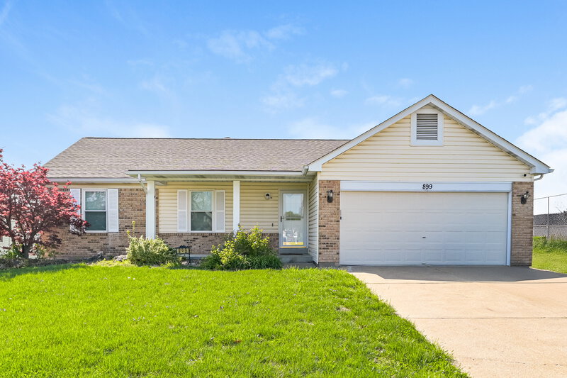 2,005/Mo, 899 Cades Cove Florissant, MO 63031 External View