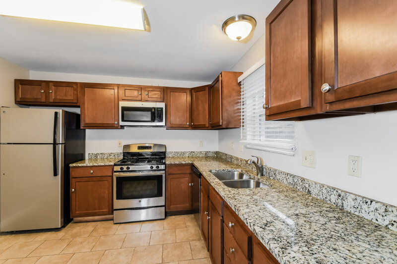 1,585/Mo, 2 Florence Hill Ct Florissant, MO 63033 Kitchen View