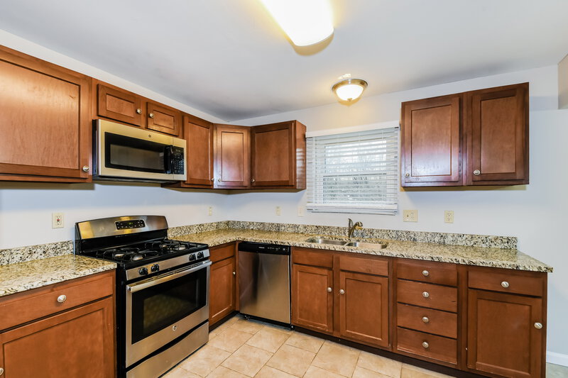 1,585/Mo, 2 Florence Hill Ct Florissant, MO 63033 Kitchen View 2