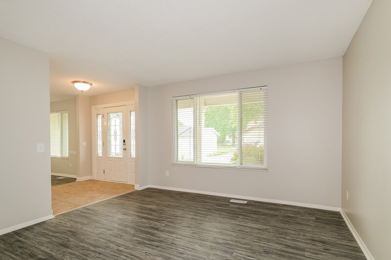 2,490/Mo, 4045 Hounds Hill Dr Florissant, MO 63034 Living Room View