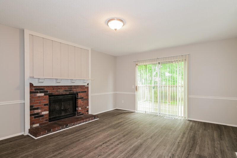 2,490/Mo, 4045 Hounds Hill Dr Florissant, MO 63034 Living Room View 2