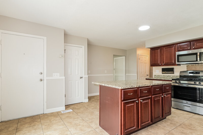 2,490/Mo, 4045 Hounds Hill Dr Florissant, MO 63034 Kitchen View
