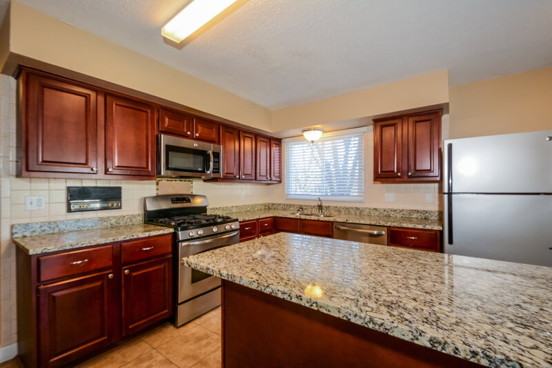 2,165/Mo, 4045 Hounds Hill Dr Florissant, MO 63034 Kitchen View 3