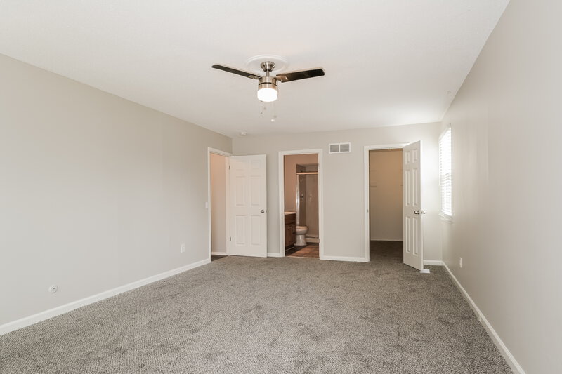 2,490/Mo, 4045 Hounds Hill Dr Florissant, MO 63034 Main Bedroom View 2