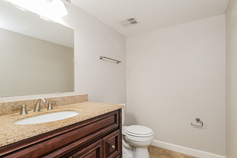 2,490/Mo, 4045 Hounds Hill Dr Florissant, MO 63034 Bathroom View