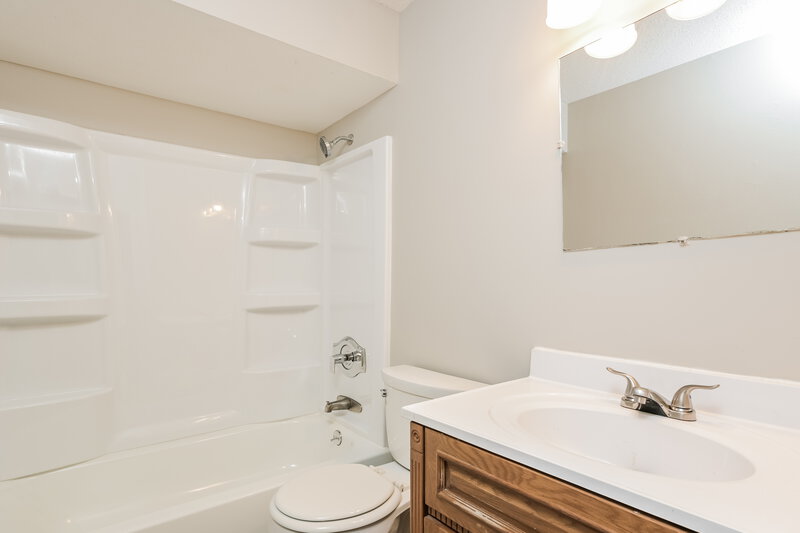 2,490/Mo, 4045 Hounds Hill Dr Florissant, MO 63034 Bathroom View 2