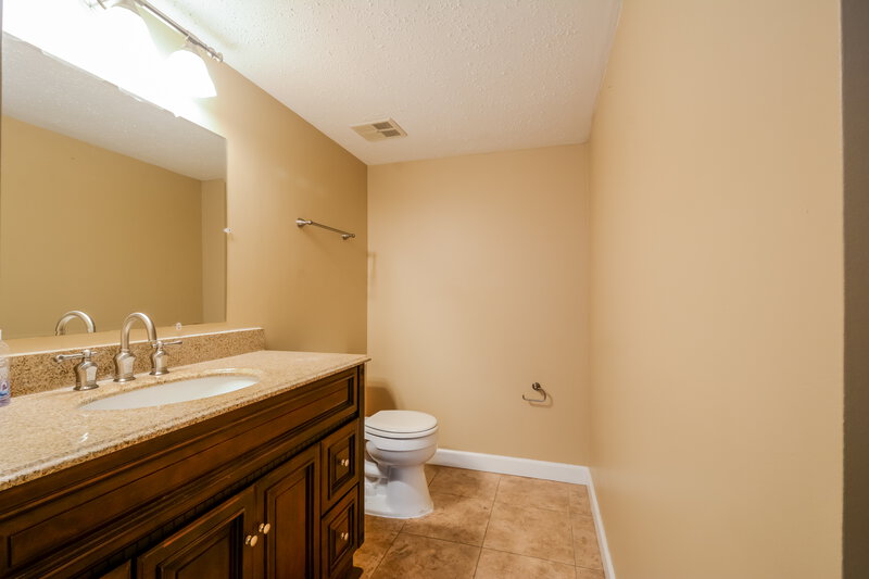 2,165/Mo, 4045 Hounds Hill Dr Florissant, MO 63034 Bathroom View 2