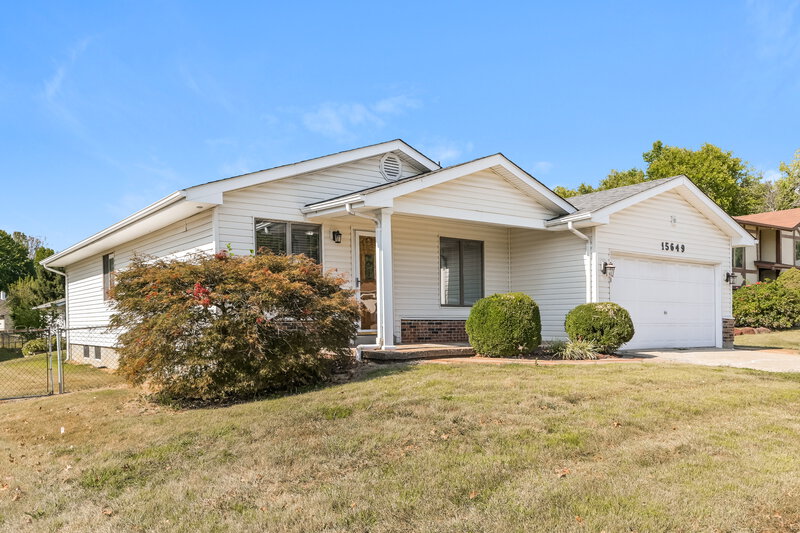 2,145/Mo, 15649 91st Ave Florissant, MO 63034 Front View