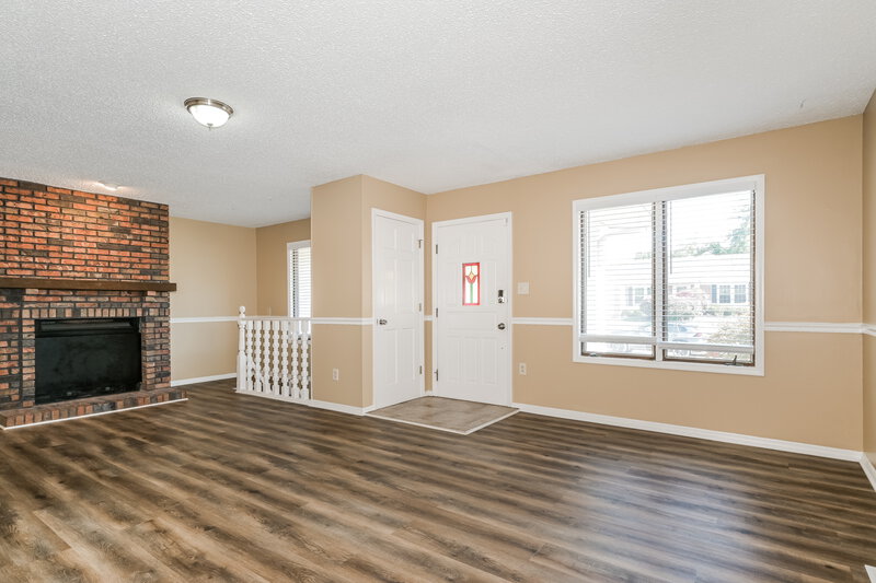 2,145/Mo, 15649 91st Ave Florissant, MO 63034 Living Room View 2