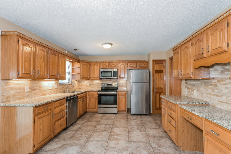 2,145/Mo, 15649 91st Ave Florissant, MO 63034 Kitchen View