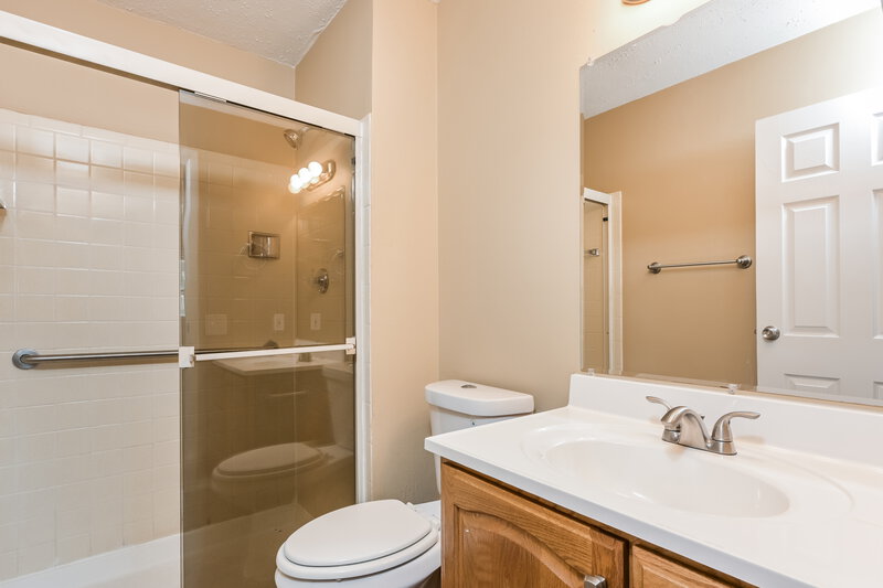 2,145/Mo, 15649 91st Ave Florissant, MO 63034 Main Bathroom View