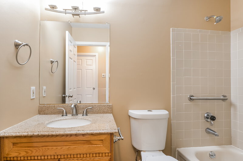2,145/Mo, 15649 91st Ave Florissant, MO 63034 Bathroom View