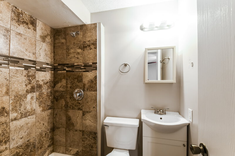 2,075/Mo, 3944 Walnut Ridge Ct Imperial, MO 63052 Main Bathroom View